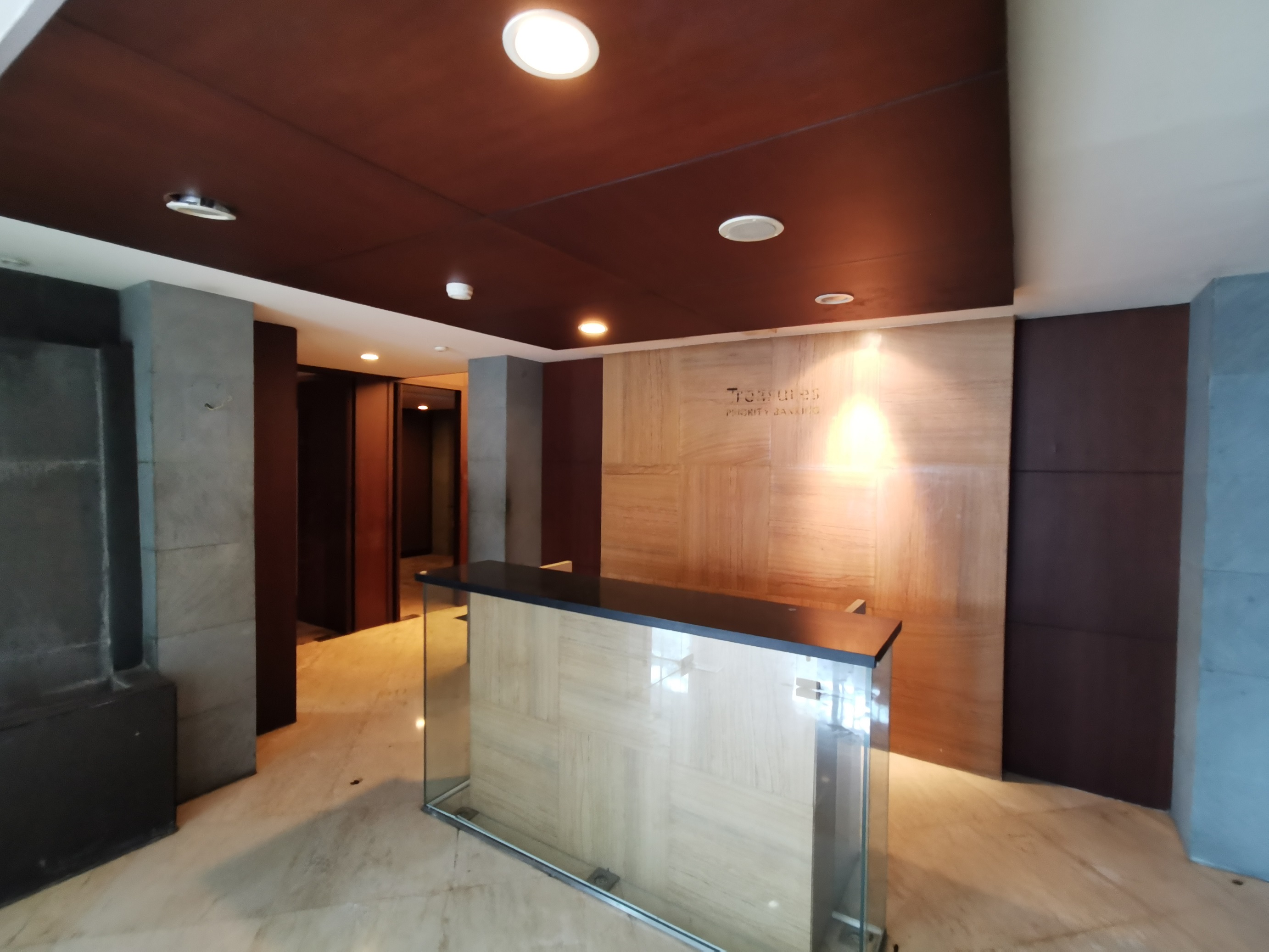 Dijual Ruang Usaha Dago Mainroad Dago Siap Pakai 3 Lantai Cocok untuk Kantor  atau  Bank