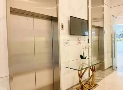 Hero Slide