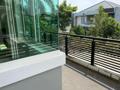 Hero Slide