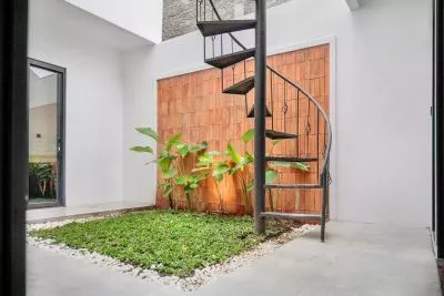 Hero Slide