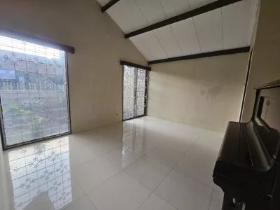 Rumah SHM Semi Furnished di Cikutra Bdg