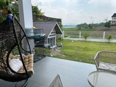 Rumah Lake View Di Cluster Premium Kota Baru Parahyangan