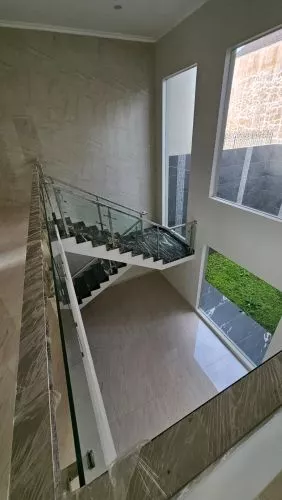 Hero Slide