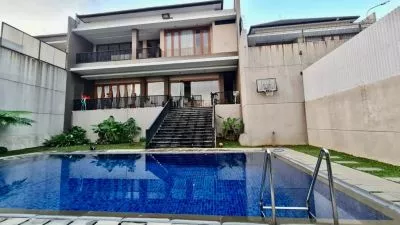 Rumah Eksklusif With Swimming Pool di Setra Duta Bandung Utara