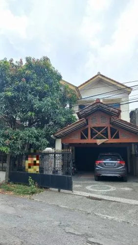 Dijual Rumah terawat 2 lantai TKI 2  Taman Kopo Indah