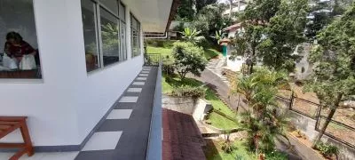 Rumah Bernuansa Villa di Dago Halaman Luas View Kota Bandung Rumah Bernuansa Villa di Dago Halaman Luas View Kota Bandung
