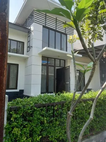 Jual / Sewa Rumah Nyaman dan Terawat dalam Komplek Taman Surya Indah Bandung Jual / Sewa Rumah Nyaman dan Terawat dalam Komplek Taman Surya Indah Bandung