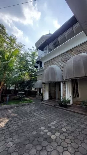 Jual rumah mewah dengan kolam renang di Antapani Jual rumah mewah dengan kolam renang di Antapani