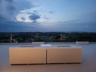 Hero Slide
