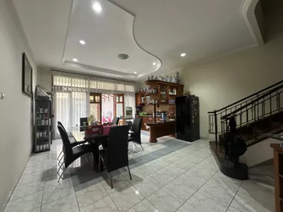 Rumah 3 Lantai Siap Huni Mainroad Setraduta Rumah 3 Lantai Siap Huni Mainroad Setraduta