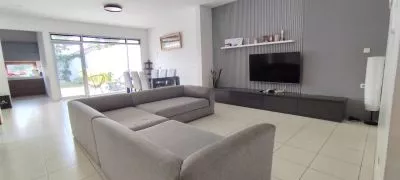 Hero Slide