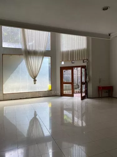 Disewakan Rumah Mewah di Setraduta Bandung