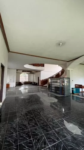 Sewa Rumah Luas 2 Lantai di Dago Bandung