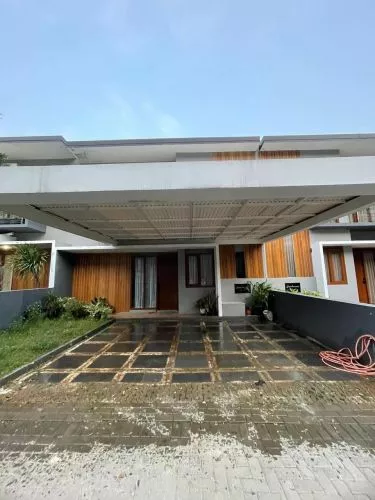 Rumah Bagus 2 Lantai di Bali Garden 