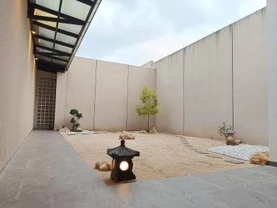 Hero Slide