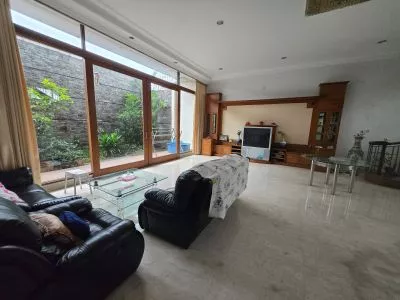 Dijual Rumah Classic Istana Regency 1 Dekat Tol Pasteur dan Mall BTC