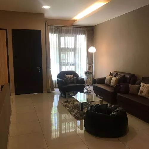 Rumah 2 Lantai Semi Furnished di Gunung Batu