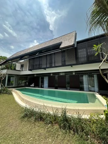 Villa Mewah Modern Tropis Pusat Canggu Hanya 5 Menit Menuju Echo Beach La Brisa dan restoran lainnya