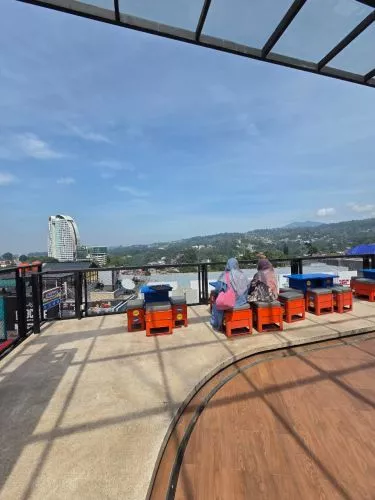 Ruang Usaha Sangat Strategis View Kota Bandung Cocok Untuk Cafe di Dago Pakar