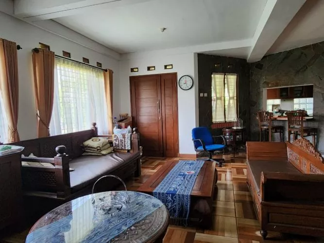 Rumah 2 Lantai View Hutan Pinus di Komplek Setiabudi Regency