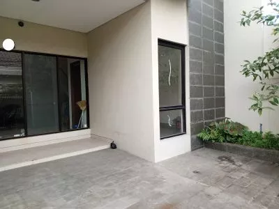 Rumah 2 Lantai di Taman Holis Indah 1