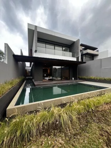 Rumah Modern With Private Pool di Cluster Premium KPB Kota Baru Parahyangan