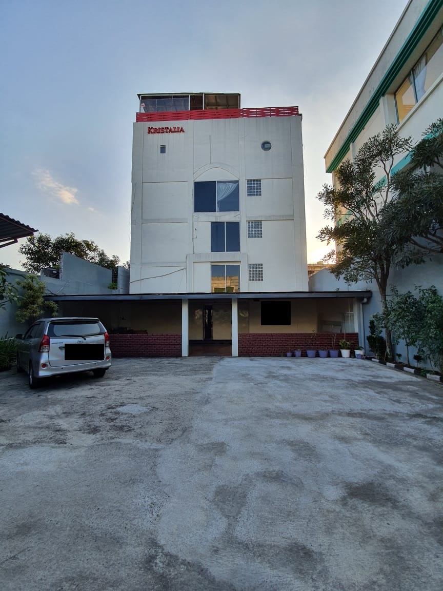Disewakan Ruang usaha eks hotel cocok untuk hotel kantor cafe parkir 15-20 mobil