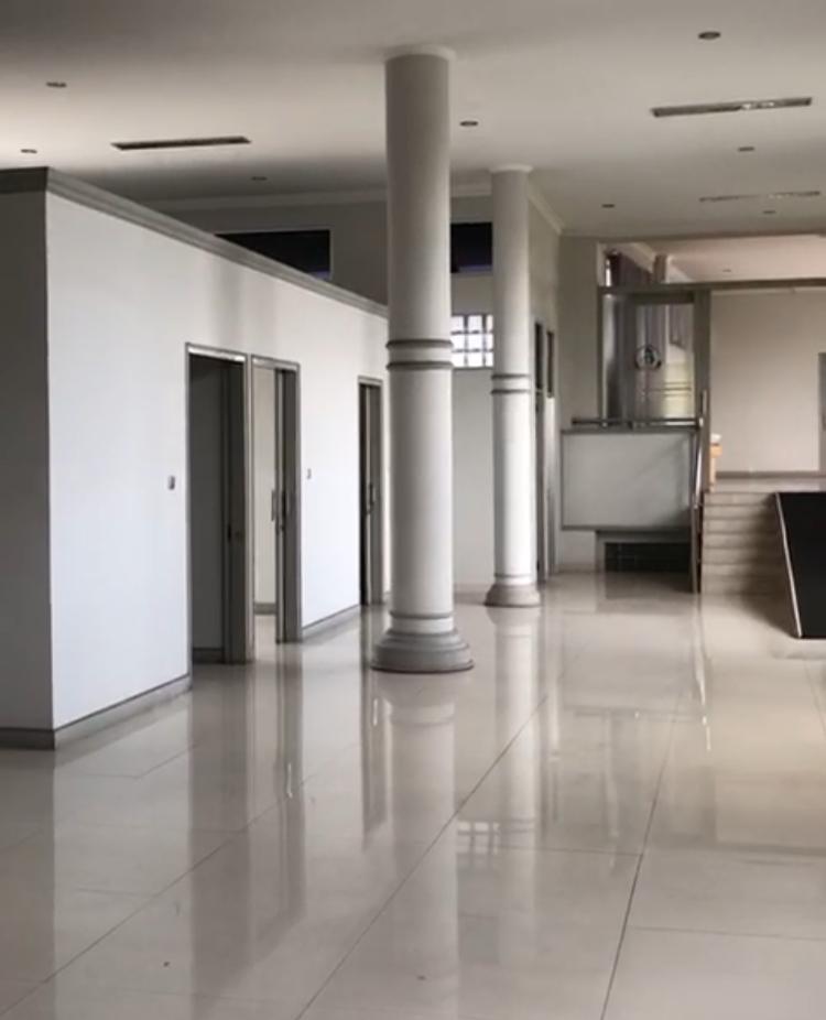 Jual Cepat Ruang Usaha Cocok Untuk Kantor Bank Klinik di Jalan Garuda Bandung